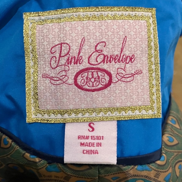 Pink envelopes, Crillion, blue windbreaker jacket - Picture 15 of 15